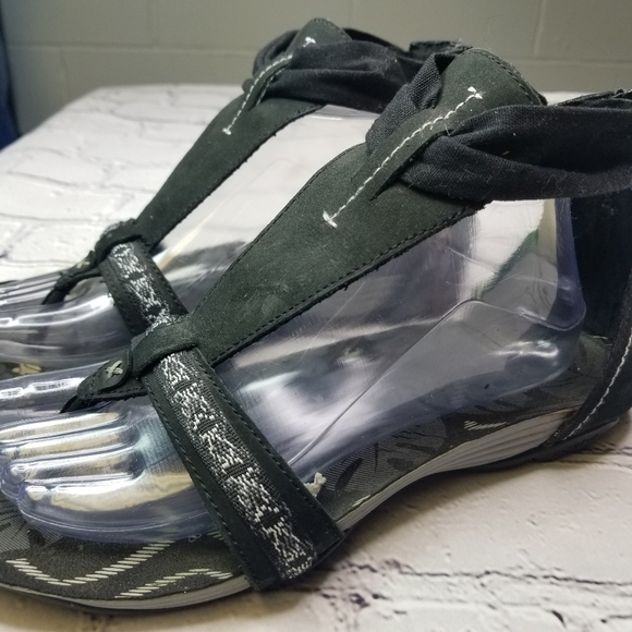 Cushe Clover black thong gladiator sandals - Picture 8 of 13